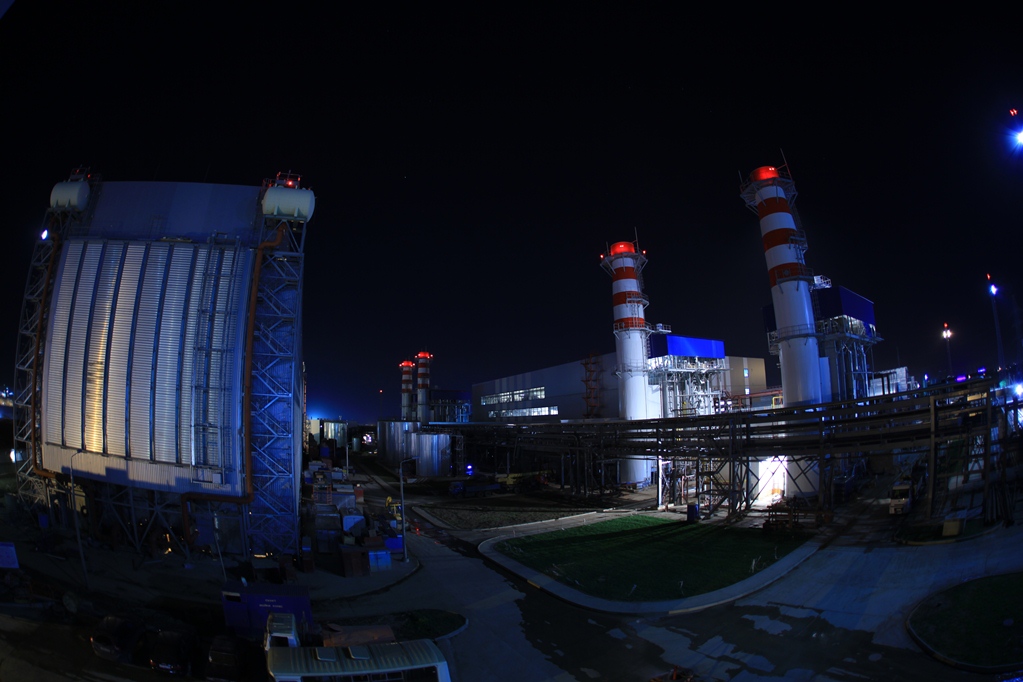 Вид на градирню и энергоблок № 2 Адлерской ТЭС, сентябрь 2012 г.